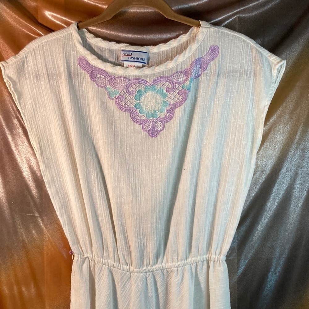 Vintage 80’s gauze dress embroidery detail 26” waist 40” chest 204.‎